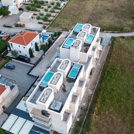 Miri R2 Villa
