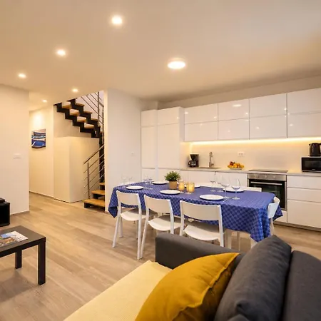 Miri R2 Villa *